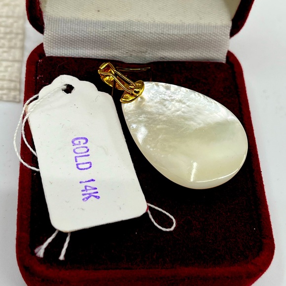 Genuine Vintage 14k Gold Mother-of-Pearl Teardrop Pendant, 7.1g, Stamped 14K - Picture 3 of 17
